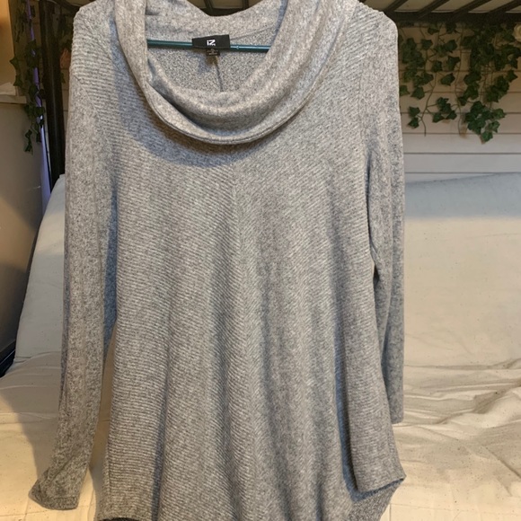 Sweater - Picture 1 of 2